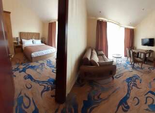 Отель Aurora Resort Tsaghkadzor Цахкадзор Люкс с кроватью размера «king-size»-1